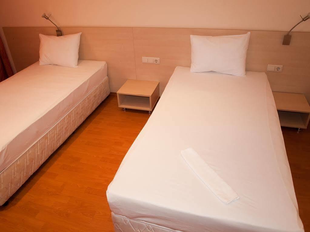 Hotel Astra София Экстерьер фото